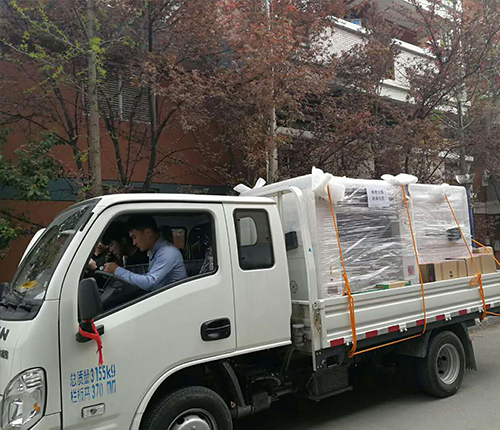 溫州客戶SMT設備專車送貨，貨到上門安裝調(diào)試
